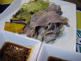 ホットプレートで薄切り豚と野菜蒸し!