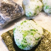 栄養満点!ブロッコリーおにぎりの写真
