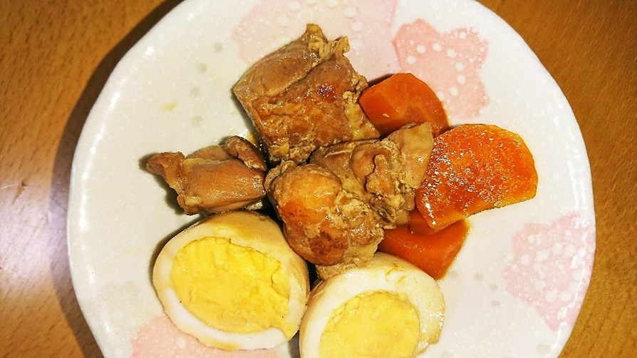 鶏肉とゆで卵の和風煮込みの画像