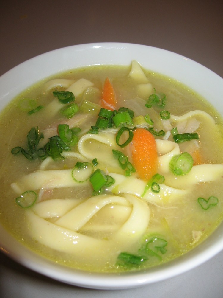 ハーブ入りチキンヌードルスープのレシピ