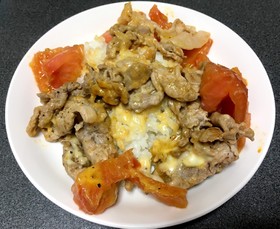 簡単!洗い物少なめ!トマトとチーズの豚丼