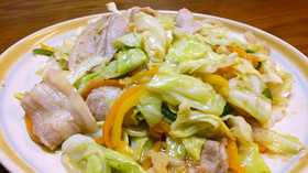 豚ばら薄切り味噌キャベツ炒め。