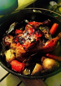【キャンプ飯】ダッチオーブンで鶏の丸焼き