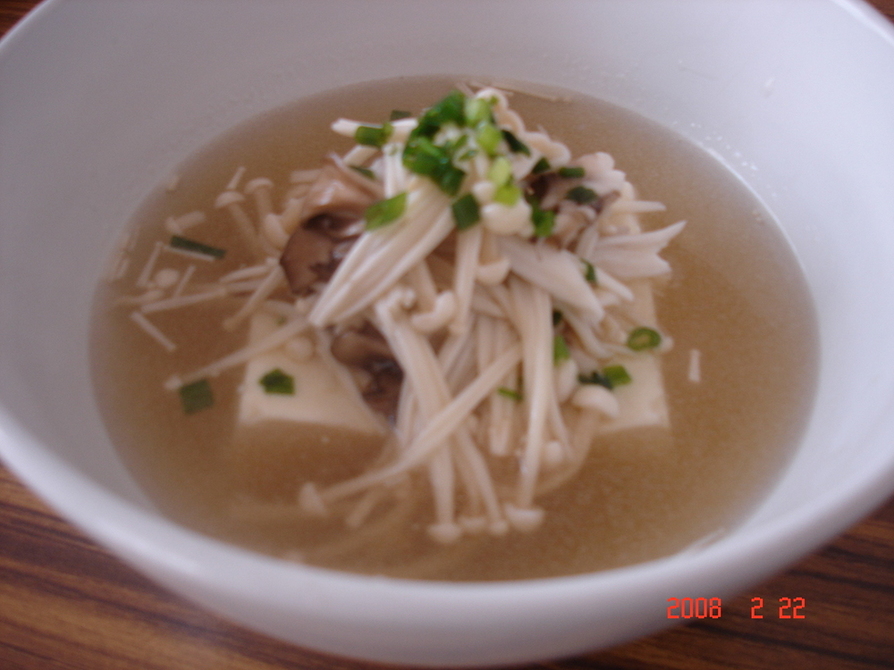 スープ仕立てのキノコ豆腐の画像