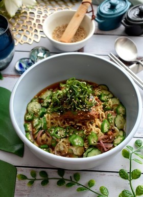 みそラーメンとサバ缶の冷や汁風