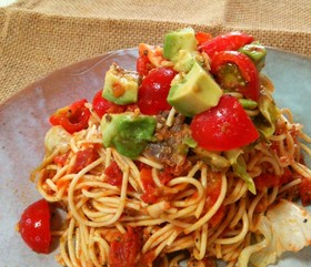 アボカドとトマトのさっぱり冷製パスタ