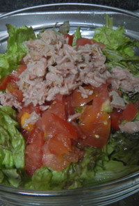 レタス・トマト・ツナの生野菜サラダ