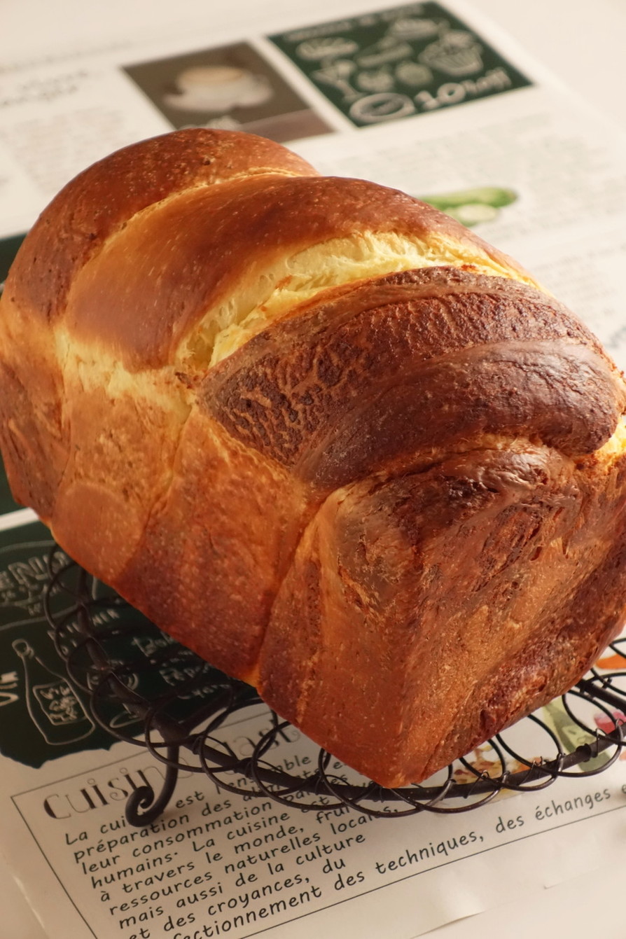 カスタードマーブル食パン（捻り成形ＨＢ）の画像