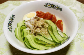 リボンキュウリの冷やし塩とんこつらーめん