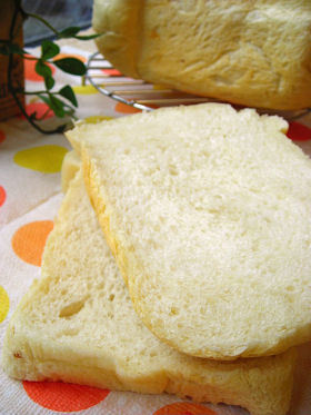 生クリームホワイトチョコ食パンの画像