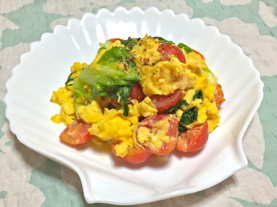 トマトとモッツァレラのサラダ菜卵ソテーの写真