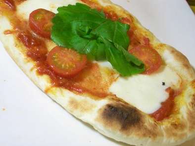 魚焼きグリルで☆もちもちマルゲリータピザの写真