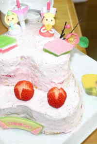 ひな祭りのケーキ　雛祭りイチゴケーキ