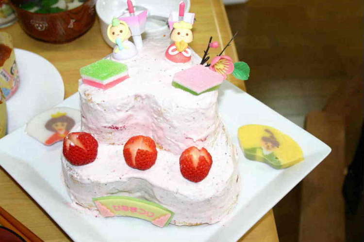 ひな祭りのケーキ 雛祭りイチゴケーキ レシピ 作り方 By 恐竜ママ クックパッド 簡単おいしいみんなのレシピが353万品