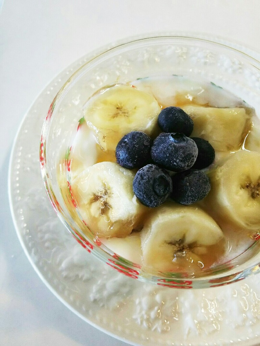 バナナと冷凍ブルーベリーのヨーグルトの画像