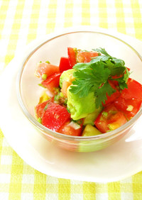 ピリ辛☆トマトとアボカドのサルサ風サラダ