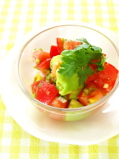 ピリ辛☆トマトとアボカドのサルサ風サラダの写真