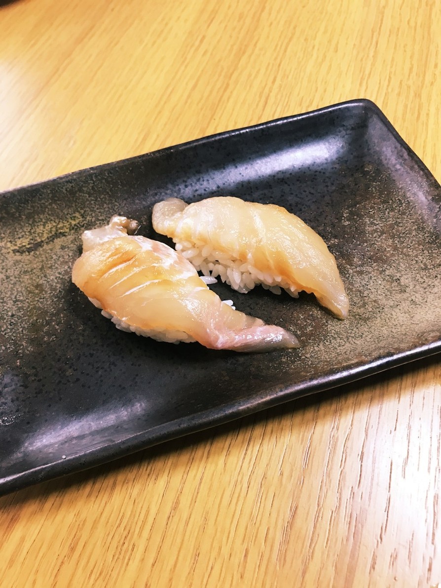 ヒラメ漬けの寿司の画像