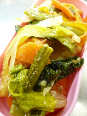 鶏胸肉と野菜のごまドレ炒め。