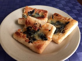 葉唐辛子の佃煮の焼き油揚げ