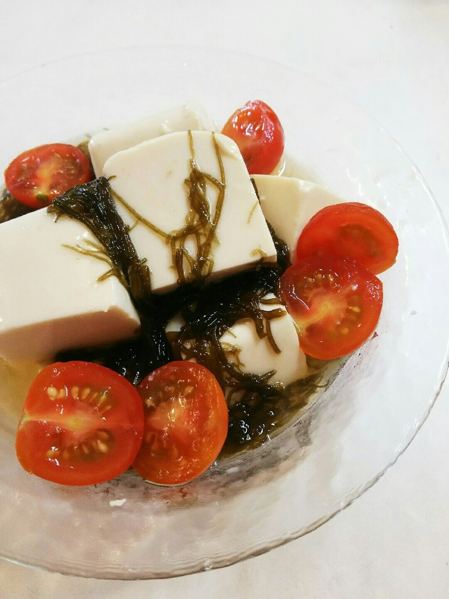 もずく酢と豆腐のサラダの画像