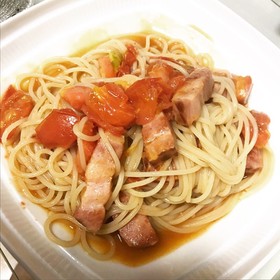 トマトとベーコンの塩レモンパスタ