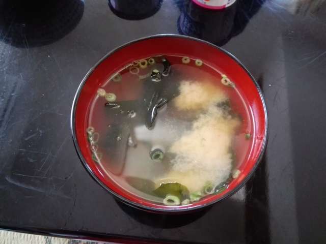 簡単過ぎる即席ワカメの味噌汁 By おかめのまんま クックパッド