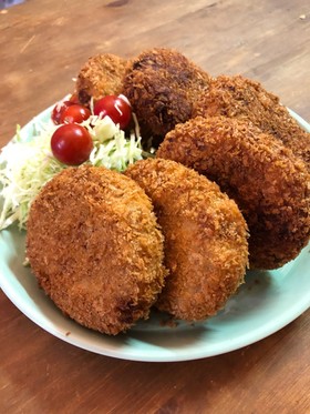 懐かしい味!お肉屋さんのコロッケ