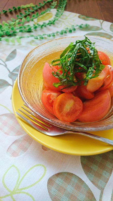 簡単副菜☆トマトの麺つゆポン酢マリネ。の写真
