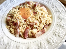 サッポロ一番みそラーメン豆乳カルボナーラ