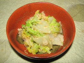 白菜の胡麻と梅の和え物