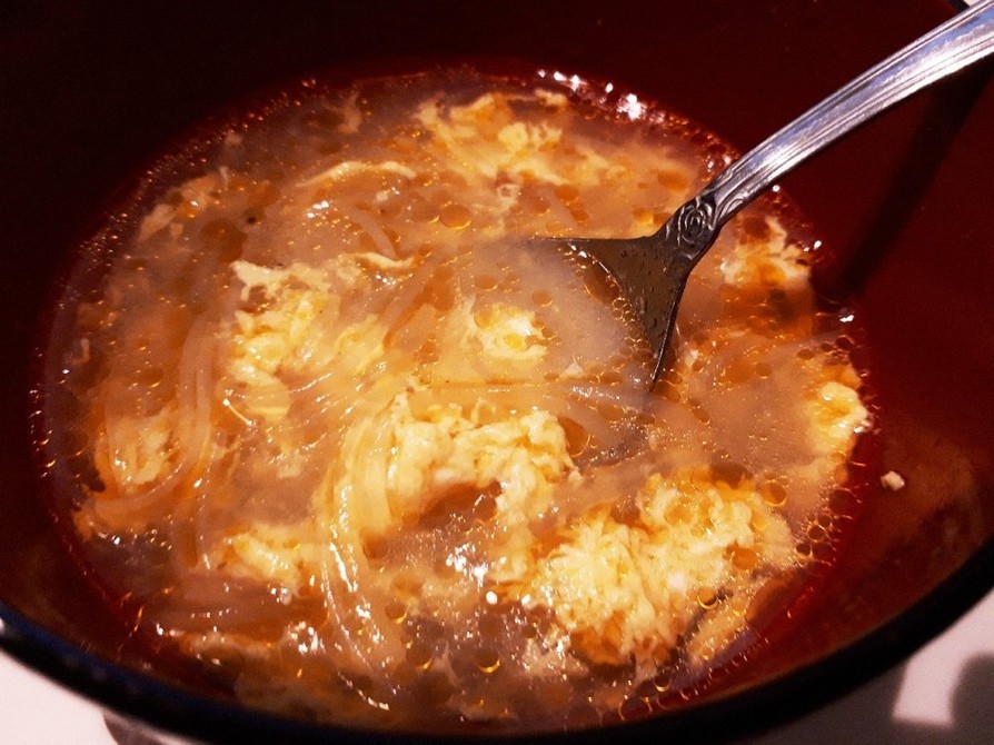 1つの鍋で2種類の味？簡単酸辣春雨スープの画像