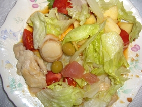 地中海風?魚介&鶏胸肉の簡単サラダ♪