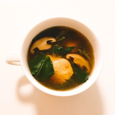 モロヘイヤと鶏胸肉の中華スープの写真