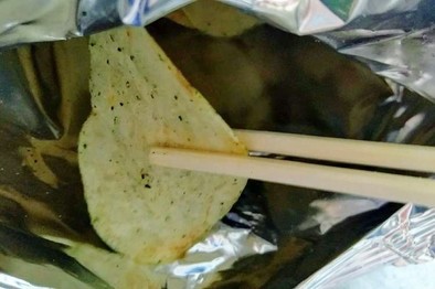 ポテトチップス♪割り箸で食べて下さいね♬の写真
