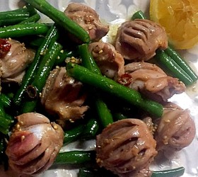 砂肝とインゲンのニンニク炒め