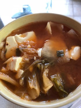 豆腐とキムチのチゲスープ