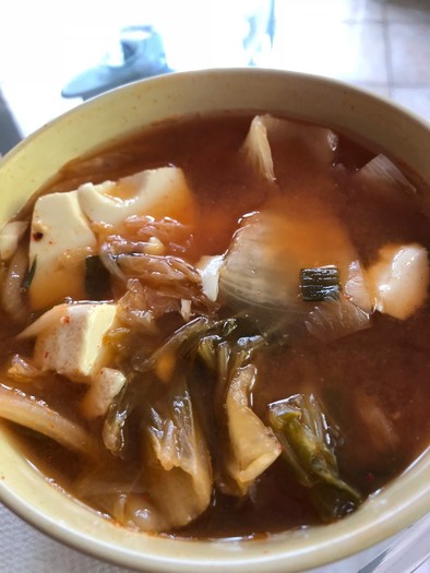 豆腐とキムチのチゲスープの写真
