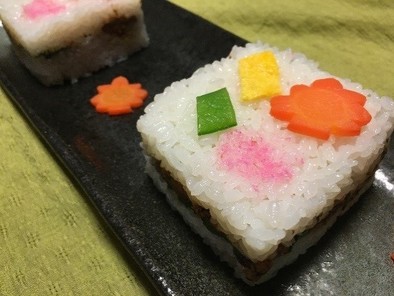 【行事食】9月敬老の日さんまの押し寿司の写真