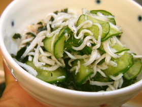 *きゅうりとしらすのすし酢かけご飯*