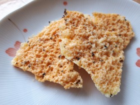 レンジで超簡単❤チーズのパリパリせんべい