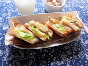 キャベツと豚肉とチーズのホットサンド