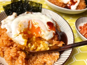 ごま油風味のコチュジャン混ぜごはん