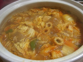 ごま油で炒めて美味しい味噌キムチ鍋!