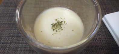 簡単・ホワイトアスパラと玉葱の冷製スープの写真
