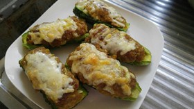 ゴーヤの肉詰め~波乗りチーズカレー味~