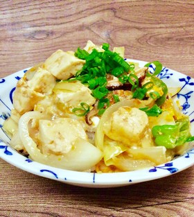豆腐 玉葱の卵炒り丼