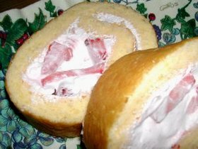 イチゴクリームのロールケーキ♪
