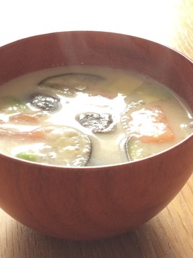 ゴロゴロ夏野菜の豆乳みそ汁
