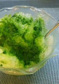 子どもに野菜！小松菜メロンシロップかき氷